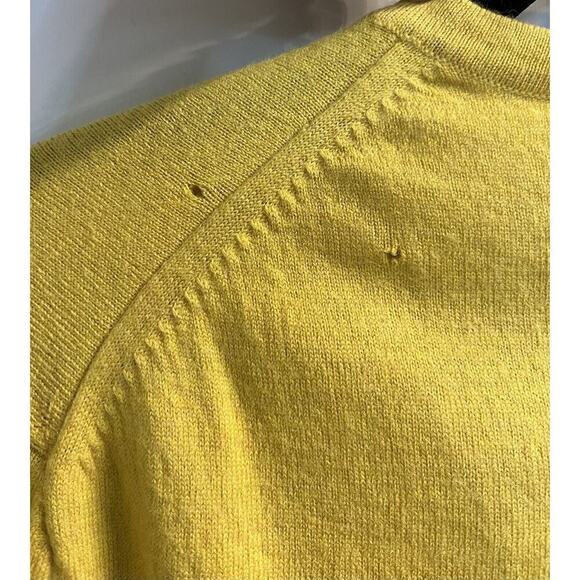 Express V-Neck 100% Merino Wool Sweater Sz XL Mens Yellow Lightweight Preppy - Picture 3 of 6